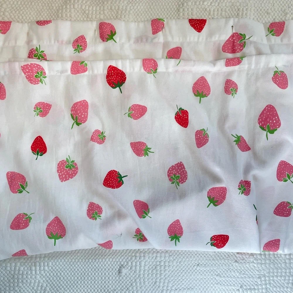 Pink strawberry Valentine’s Day bathroom set - Picture 3 of 4